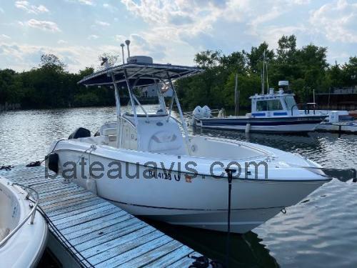 Boston Whaler Outrage 24 avis et fiche technique 